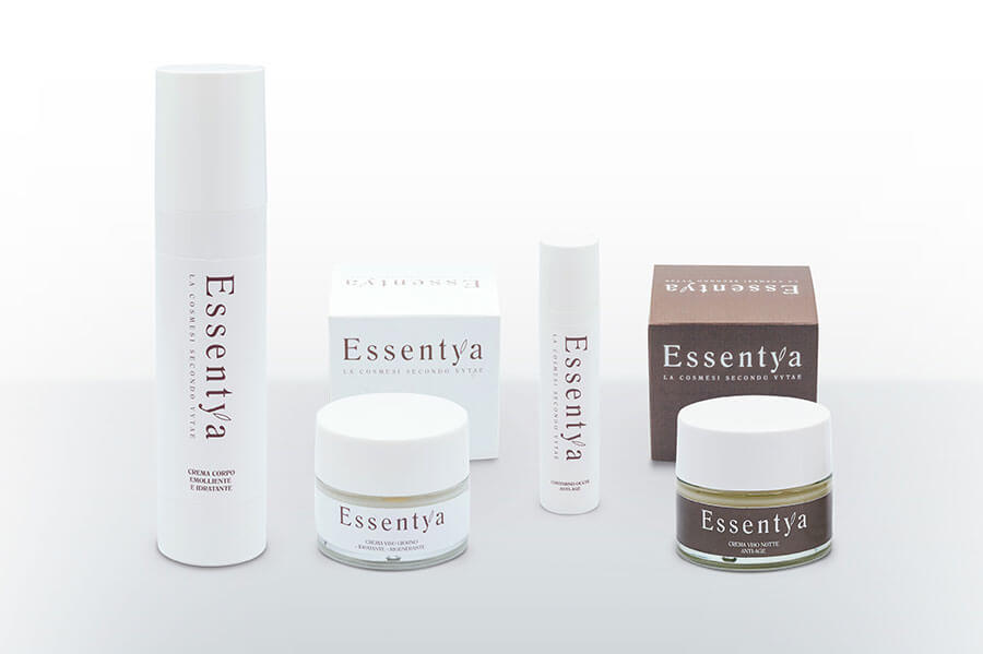 essentya-PRODOTTI-STILL-LIFE_NEW Linea Cosmetica ESSENTYA